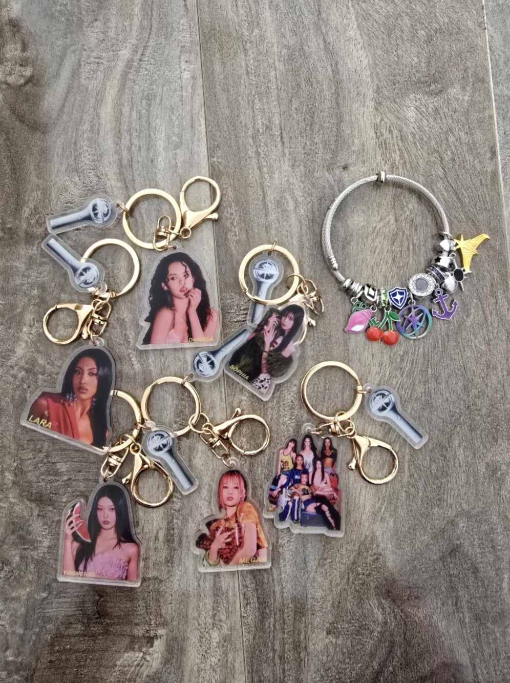 KATEYE KEYCHAINS + 1 CHARM BRACELET